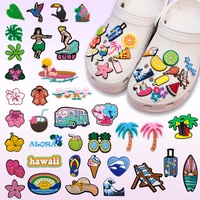 Breloques en caoutchouc 2D personnalisées pour sabots, thème plage d'été Hawaï, unisexe, feuilles de palmier tropicales, planches de surf, fruits, décorations de chaussures en gros