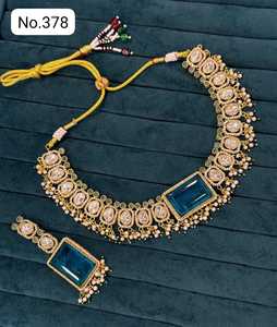Conjunto de gargantilla Kundan nupcial para mujer, joyería tradicional india para bodas con pendientes a juego y Maang Tikka, lujo étnico para fiestas. - Product Image 4