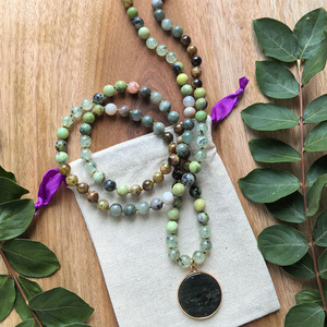 สร้อยคอมาลาแบบผูกด้วยมือ <span class=keywords><strong>108</strong></span> เม็ด, พรีไนต์, การ์เนต, กรีนแจสเปอร์, จาปามาลา, การทำสมาธิ, คริสตัลบำบัดธรรมชาติ, ของขวัญสำหรับการสวดมนต์โยคะ - Product Image 5