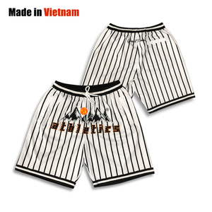 Pantalones cortos de baloncesto personalizados, diseño retro, impresión por sublimación, ropa de calle, pantalones cortos deportivos de baloncesto clásicos a rayas - Product Image 2