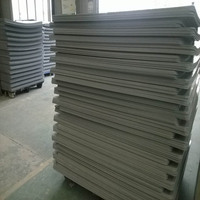 Feuille de plastique cannelée en PP de couleur grise, épaisseur 3,7 mm, 1250x1250 mm, densité 1200 g/m², échantillon gratuit disponible pour la séparation des bouteilles