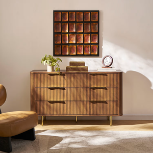 Buffet de rangement en noyer cannelé de luxe, style minimaliste, avec panneau à bords courbes et panneaux cannelés, et quincaillerie en laiton pour la décoration intérieure - Product Image 2