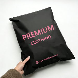 Bolsas de Envío Personalizadas con Cierre Deslizante Negro Mate, Compostables y Certificadas por GRS, Ecológicas, para Empaque de Ropa de Marca - Product Image 1