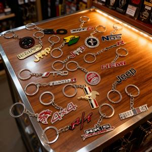 Llaveros de Aleación de Zinc de Alta Calidad, Impermeables, con Grabado, Personalizados, Coloridos, de Moda, para Adornos y Colgantes, Venta al por Mayor - Product Image 1