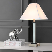Vente en gros de lampe d'appoint nordique rétro pour lit à main lampe de table lampe de bureau lampe de table à led pour chambre d'hôtel