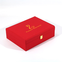 Caja de regalo de lujo personalizada de cuero PU rojo con cierre de metal dorado para embalaje de joyas, relojes y medallas.