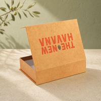 Boîte cadeau en papier kraft de luxe personnalisée, fermeture magnétique, emballage rigide pour chemises, vêtements et marchandises de vente au détail