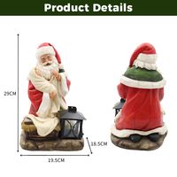 Figurine de Père Noël tenant un bébé emballé avec une lanterne décorative, décoration de table rustique pour les fêtes