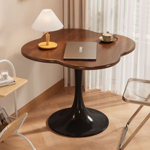 Mesa de Centro Vintage de Estilo Americano Retro de Alta Gama con Diseño de Trébol de Cuatro Hojas, Ideal para Sala de Estar Pequeña o Balcón - Product Image 4