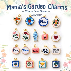 Jardín de Mamá |   Dijes de Latón Chapados en Oro de 18K Pintados a Mano para la Creación de Joyas |   Mamá, amor familiar, colgantes de flores y frutas - Product Image 1