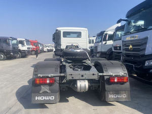 Vente directe usine Sinotruk 6x4 HOWO NX <span class=keywords><strong>Camion</strong></span> tracteur <span class=keywords><strong>d</strong></span>'<span class=keywords><strong>occasion</strong></span> 371ch pour transport portuaire - Product Image 5