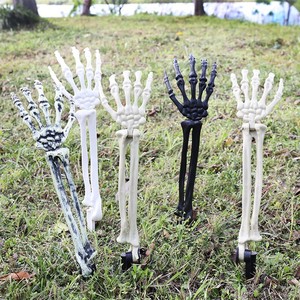Manos de esqueleto de plástico para Halloween, decoración de jardín, manos de hueso para insertar en el suelo, adornos espeluznantes para exteriores - Product Image 3
