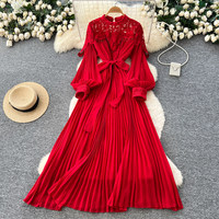 Robe longue plissée élégante pour femme WIWT, en dentelle blanche avec empiècements, col montant, manches lanternes, ceinture, coupe trapèze, décontractée, style maxi