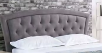Lit moderne en bois massif avec tête de lit incurvée en tissu de haute qualité, design tendance, taille Queen, certifié BSCI