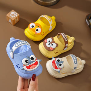 Novedad de verano, bonitos zuecos de tiburón de dibujos animados para interiores y exteriores, zapatillas de suela blanda para niños y niñas - Product Image 3