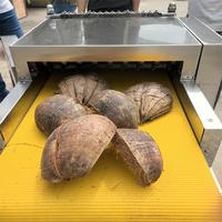 Machine à découper la coque de noix de coco en vente, machine à découper la peau de noix de coco