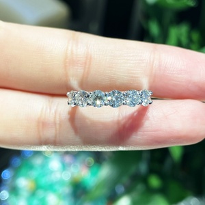 แหวนหมั้นเพชรทรงรี 1 กะรัต เพชรเลี้ยงในห้องปฏิบัติการ  ทองคำขาว 14K และ 18K ชุบโรเดียม  แบบคลาสสิก  พร้อมใบรับรอง IGI สำหรับทั้งชายและหญิง - Product Image 5