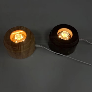 Luce LED USB Personalizzata con Base in Legno, Sfera di Cristallo 3D Incisa al Laser, Piccola Luce Notturna con Motivo del Sistema Solare - Product Image 5