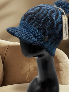 หมวกบีนนี่ถักลายเคเบิ้ล ผลิตในไต้หวัน ผสมอะคริลิก 75% ขนสัตว์ 25% พร้อมพู่ POM POM อุปกรณ์เสริมสำหรับเล่นสกีสำหรับผู้ใหญ่ สำหรับส่งออก - Product Image 2