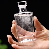 Bouteille de whisky en verre de luxe personnalisée 100ml-200ml à fond plat avec bouchon en liège et motif montagne pour rhum, whisky, liqueur, gin, vin, spiritueux, vodka