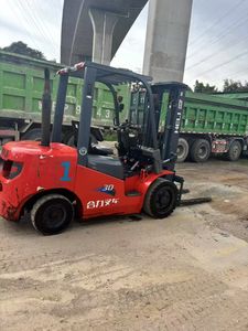 2023 משמש heli k2 3t אוטומטית בעירה פנימית awd דיזל מלגזה שני שלבים תורן מוצק צמיגים מול 1600 + שעות עבודה - Product Image 3