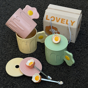 Mug en porcelaine mignon en forme d'œuf <span class=keywords><strong>poché</strong></span> avec couvercle, compatible <span class=keywords><strong>micro</strong></span>-ondes et lave-vaisselle, cadeau d'affaires pratique pour l'anniversaire d'un meilleur ami - Product Image 2