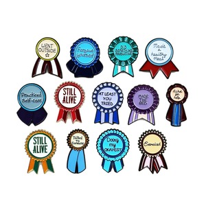Herstellergefertigte Pins Broschen Sarkastische Zitate Lustige Emaille-Pins Metall-Abzeichen Anstecknadeln für Kleidung Hut Accessoires - Product Image 1