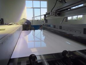 Machine de formage de tuiles en plastique renforcé de fibres avec revêtement en gel, moteur et moteur, facile à utiliser, largeur de feuille de 1500 mm - Product Image 5