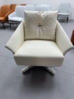 Fauteuil pivotant moderne en cuir, rembourré et capitonné, pour salon ou hôtel, avec pieds en métal faits à la main – Offre Spéciale