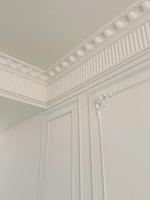 Style moderne décoratif plafond moulage corniche poudre de gypse imperméable à l'eau haute résistance durable écologique longueur de vie personnalisée