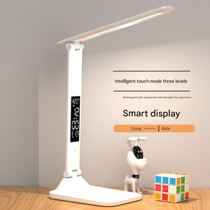 Lámpara de Mesa LED de Diseño Moderno Blanca con Control Táctil, Pantalla Digital, Multiángulo Ajustable, Recargable, Luz de Estudio de 180 Grados - Product Image 1