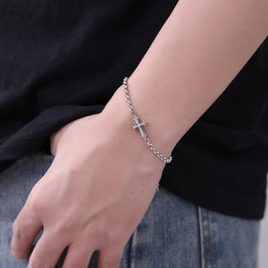 Bracciale a catena con croce in acciaio inossidabile tempestato di cristalli, bicolore oro e argento - Product Image 4