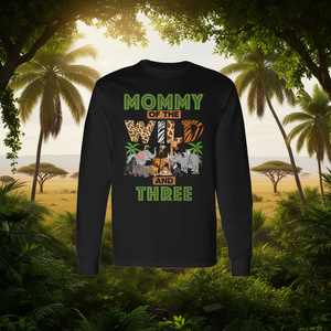Camiseta de manga larga Mommy Of The Wild And Three, regalo de cumpleaños de safari en la jungla para mamá - Product Image 3