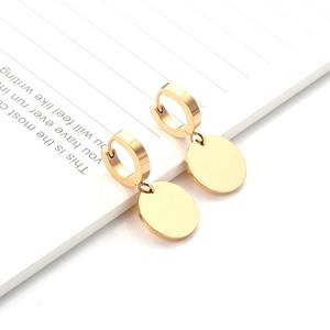Pendientes de Aro Redondos Personalizables al por Mayor con Nombre Grabado, Chapados en Oro de 18K, de Acero Inoxidable, Tipo Huggie, con Diseño de Disco/Monedero - Product Image 3