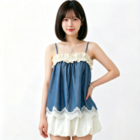 Ensemble deux pièces décontracté d'été pour femme : débardeur bleu doux avec volants et ourlet en dentelle, et short blanc à volants