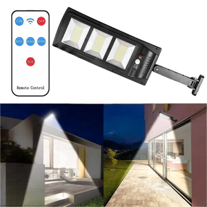 Lampadaire LED solaire intégré avec détecteur de mouvement pour extérieur, idéal pour les zones rurales et les cours. - Product Image 4