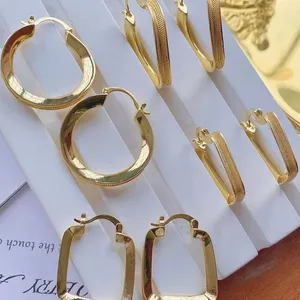 Trendy Design Messing plattiert einfarbig Gold Star Letter Hoop Ohr stecker Schmuck tragen
