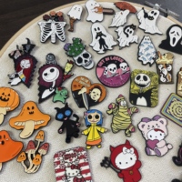 Prix d'usine, haute qualité, en gros, épingles de chapeau et épingles de revers en métal émaillé aléatoire, bijoux broches gothiques d'Halloween