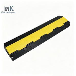 Rampe de protection de câbles pour événements extérieurs, fabrication de haute qualité, rampe de protection de câbles portable avec rebord jaune - Product Image 1