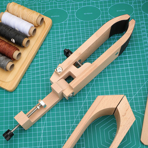 Pince poney couture en cuir pince <span class=keywords><strong>de</strong></span> cheval <span class=keywords><strong>de</strong></span> bureau en bois pour <span class=keywords><strong>maroquinerie</strong></span> couture outil <span class=keywords><strong>de</strong></span> bricolage fourniture d'atelier professionnel - Product Image 4