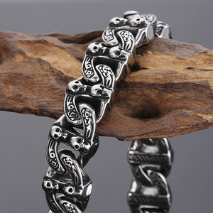Herren 215mm Punk Edelstahl Totenkopf-Armband mit Karabinerverschluss & Kronen-Muster-Anhängern - Product Image 4