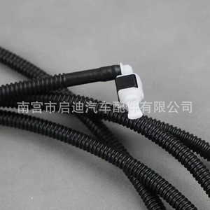 ท่อฉีดน้ำล้างกระจกหน้ารถ 1J0955751D สำหรับรถยนต์ Volkswagen Beetle Golf Jetta Passat CC ทำจากยาง - Product Image 3