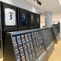 Vitrine de présentation TCG professionnelle personnalisée pour le commerce de détail, avec logo sur mesure, pour cartes de collection et cartes sportives classées, destinée aux magasins