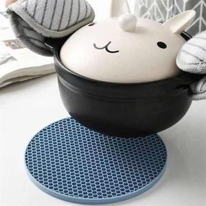 Tapis de table multifonctionnel en silicone pour cuisine, dessous de verre rond antidérapant et résistant à la chaleur, support de pot - Product Image 5