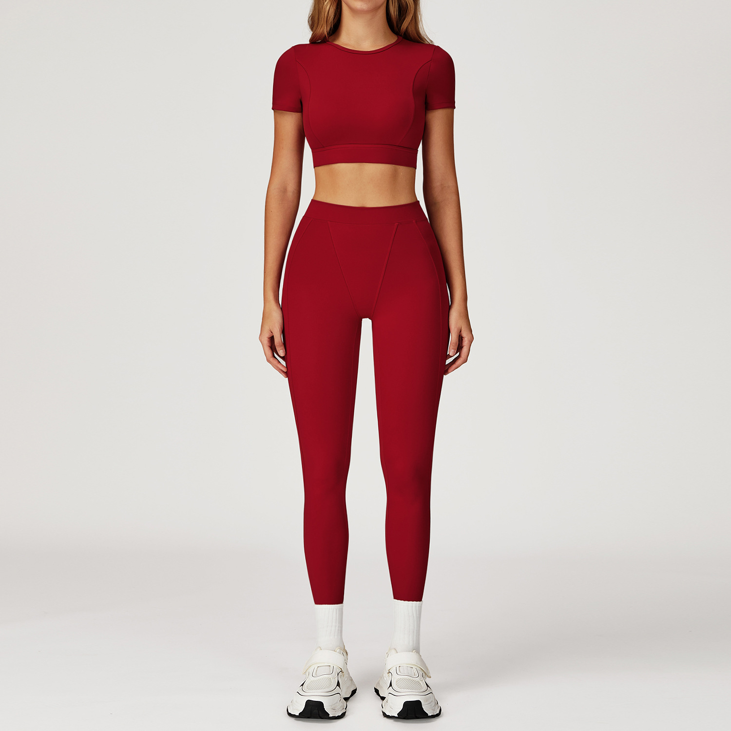 Rouge, manches courtes et leggings