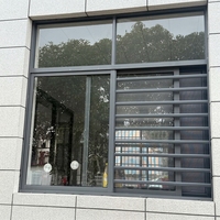 Fenêtres coulissantes modernes sur mesure à double vitrage, persiennes en acier inoxydable, extérieur en aluminium à rupture de pont thermique, horizontales, insonorisées