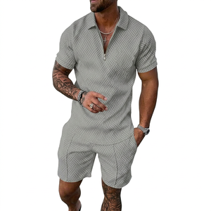 Ensemble de survêtement homme été style urbain uni tricoté brodé 100% coton séchage rapide manches courtes avec logo personnalisé (chemise et short) - Product Image 1