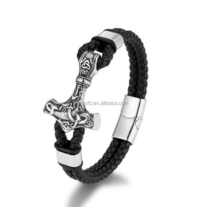 Pulsera <span class=keywords><strong>de</strong></span> Cuero Trenzado Vikingo al por Mayor para Hombre, con Cruz Valknut Personalizada, Brújula, Martillo, Amuleto <span class=keywords><strong>de</strong></span> Acero Inoxidable y Cierre Magnético - Product Image 4