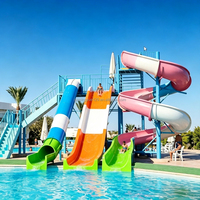 Château gonflable aquatique multi-joueurs en PRF avec toboggan et piscine intégrés, équipement de parc aquatique intérieur pour complexe hôtelier et parc d'attractions