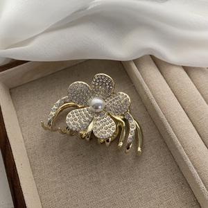 Pinza de Pelo Moderna y Elegante con Perlas y Flores, Accesorio de Decoración para el Cabello de Aleación para Niñas, para Uso Diario - Product Image 3